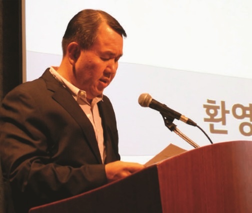 환영인사말을 하는 LG하우시스 황진형 사업부장